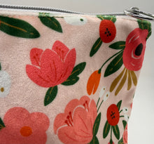 Load image into Gallery viewer, Velvet Floral Flat Bottom Pouch
