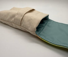 Load image into Gallery viewer, Fabric Pen Case- 3D Flower

